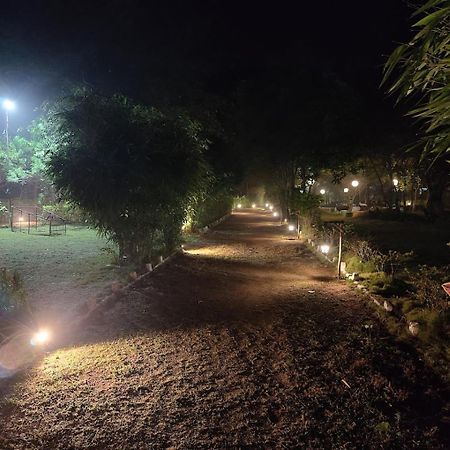 Pench Tiger Trails Resort Khawasa ภายนอก รูปภาพ